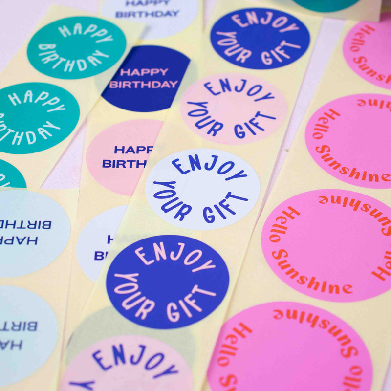 500x sticker 'Hello Sunshine' Roze-Rood 50mm