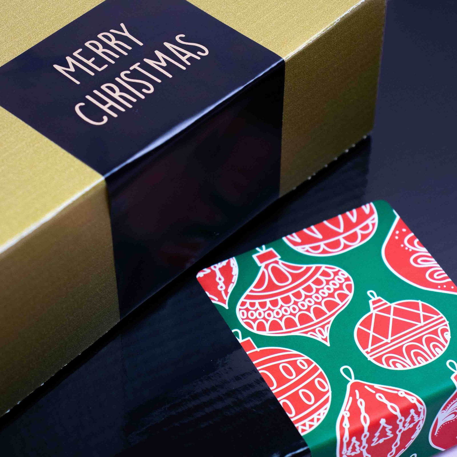 100x sluitsticker 'Christmas ornaments' Rood/Groen
